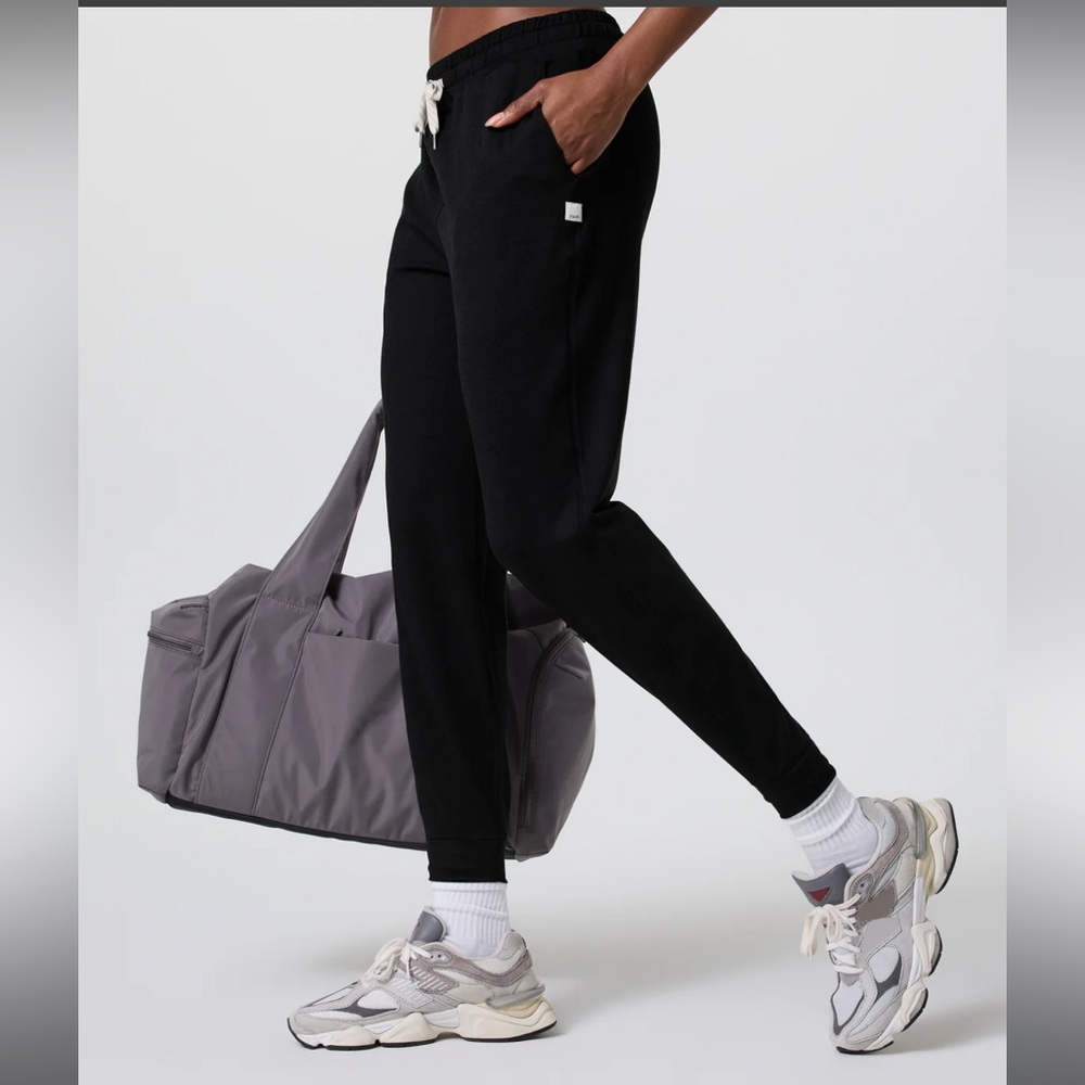 Vuori Performance Black Heather Joggers, Medium - Picture 2 of 7